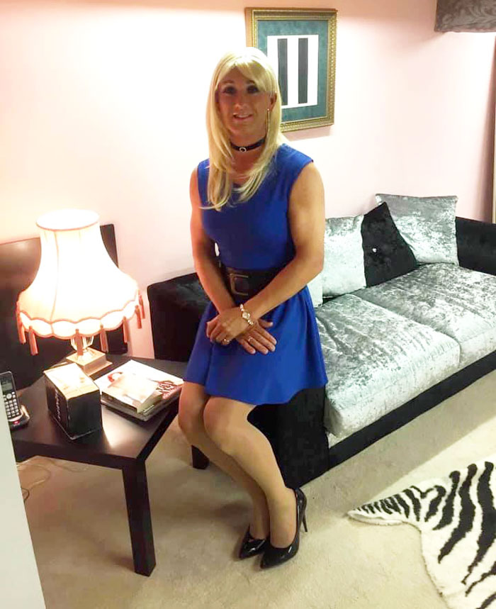 Crossdresser Jonna Andrews in blue dress