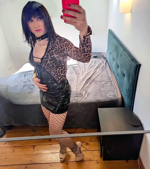 crossdressing selfie