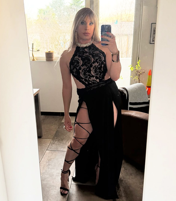 beautiful crossdresser Christina