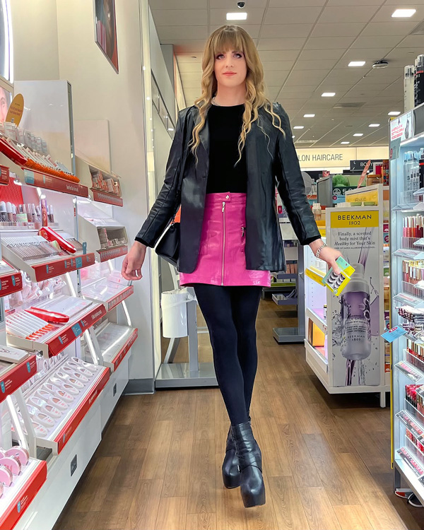 crossdressing in public